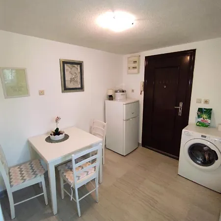 Bellus Apartment-Completely Renovated Split Exterior photo