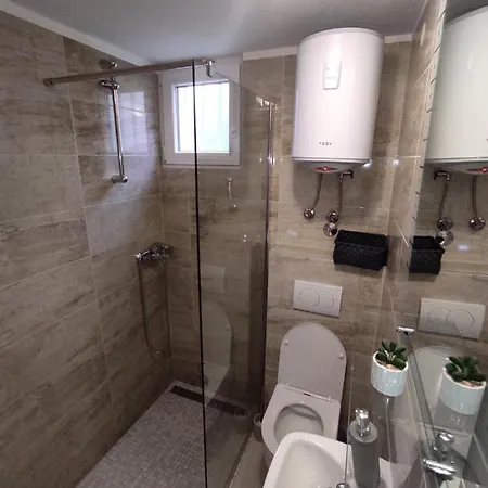 Bellus Apartment-Completely Renovated Split Exterior photo